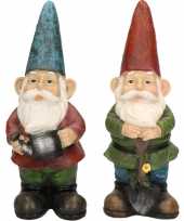 2x tuinkabouter beelden gerard met gieter en sam met schop schep